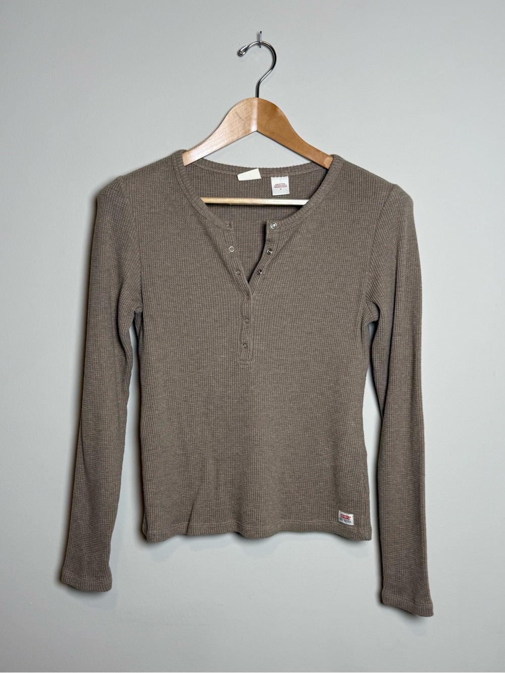 Levi's | Dry Goods Waffle Knit Henley Long Sleeve Top | Brown | Size Medium